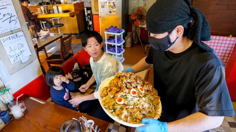 圧巻の鬼盛り料理に店内騒然！提供料理に客全員の視線が集まるガツ盛り腹パン食堂の過激すぎるランチタイム。