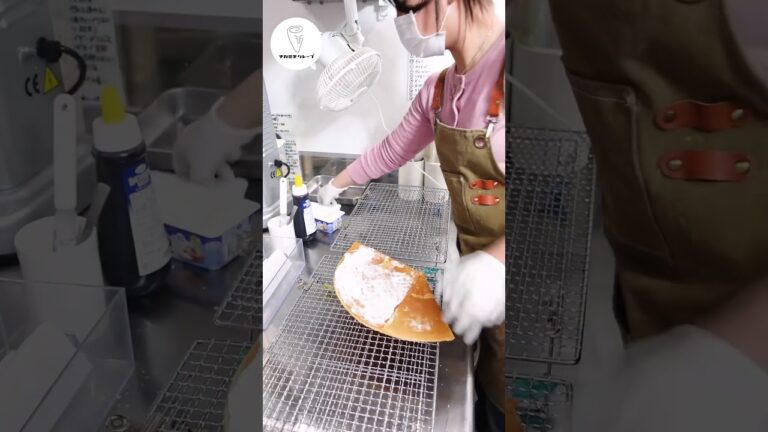 本日のクレープ【ブルーベリークリームチーズ】ナカミチクレープ