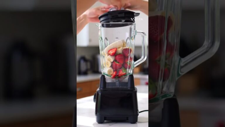 🍓🍌 Strawberry Banana Smoothie  #cleansenaturally #watermelonseason #banana #smoothie #smoothierecipe