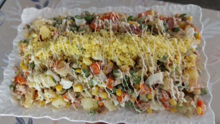 سلطة البطاطس سهلة وسريعة التحضير وجديها  للغداء او العشاء طبق كامل متكامل