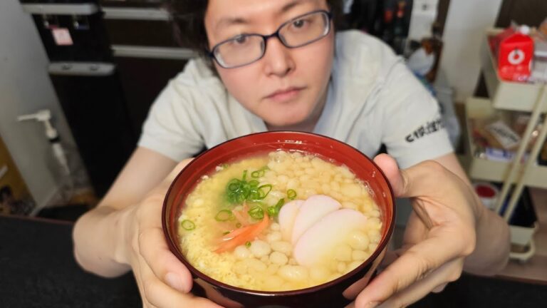 一瞬で出来るのにバカウマ、これからお吸い物が主食になると思えるほど美味しい、卵で作る【虚無吸い】