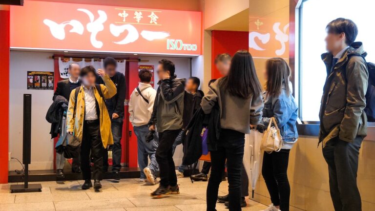 働く北海道アニキが深夜に３００人殺到するラーメン町中華がエグい