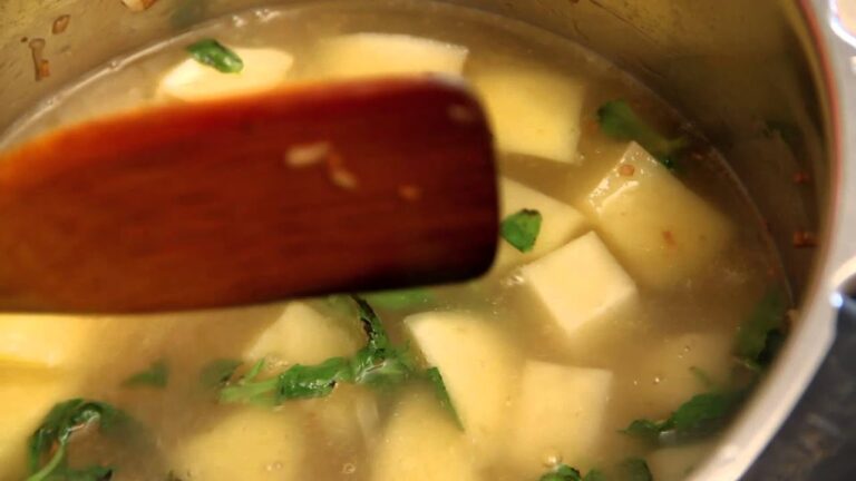 じゃがいもとバジルのスープ Chilled Potato and Basil Soup