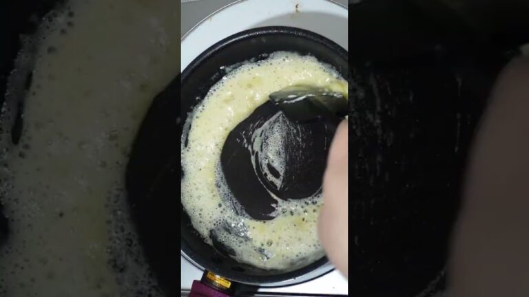 カブのグラタンは厚揚げと豚肉を一緒に入れて葉っぱも入れてチーズ入りのホワイトソースで焼くと非常においしくできる、カブの皮も使っちゃう楽しさ、切って炒めて焼くだけの簡単で美味しい料理、カブのクリーム煮