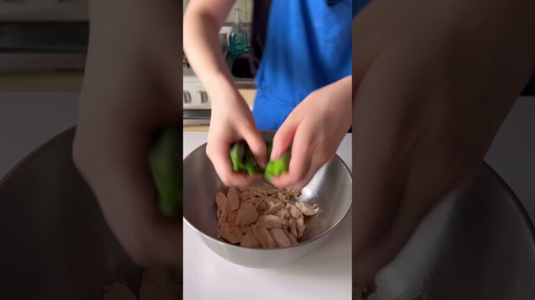 くろくろササミとオクラの黒ごま塩麹🦭🌿 #簡単レシピ #栄養士 #料理動画 #料理 #腸活 #腸活ダイエット #腸活レシピ #生理痛 #生理 #鉄分 #ササミ #ささみ #ささみレシピ