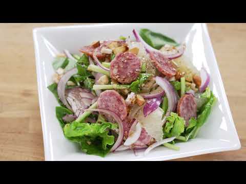 「サラミとナッツのフルーツサラダ」まろやかなドレッシングが絶妙！