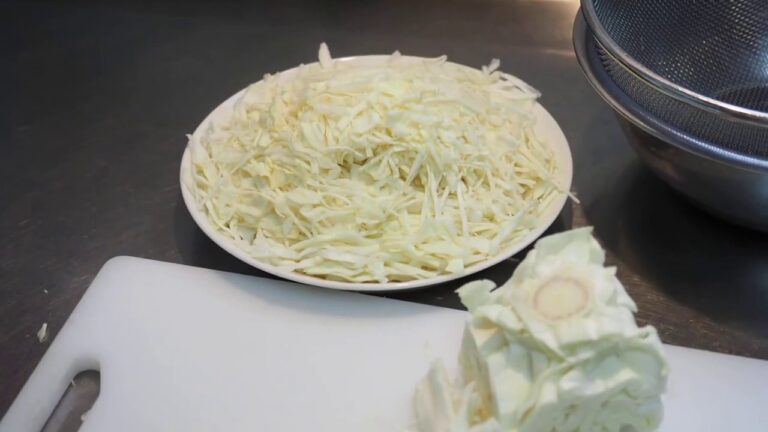 山盛りの【千切りキャベツ】をチンして食べると美味しい