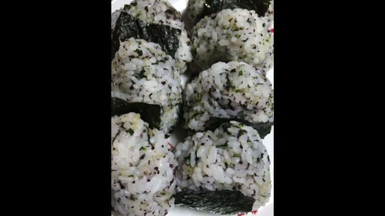 のりとろろ昆布フレークでおむすび