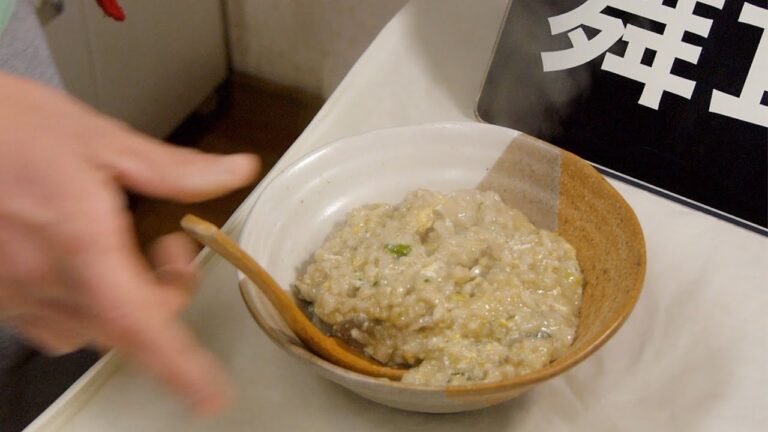 『中西の朝食』〜まいたけおじや〜きのこが好きです！しめじエリンギまいたけしいたけ、、。きのこは何に入れてもおいしいです！