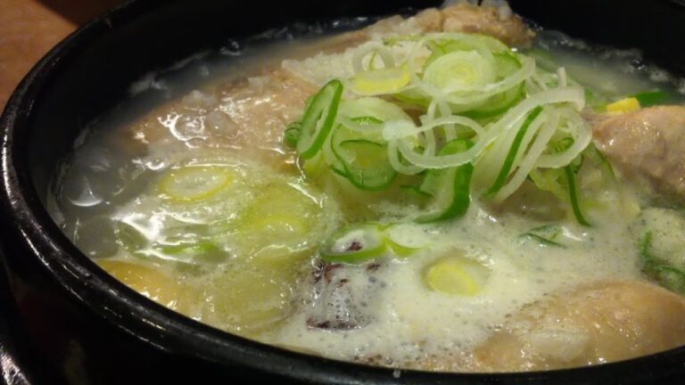 コラーゲンたっぷりのサムゲタン　（チョンギワ@赤坂）