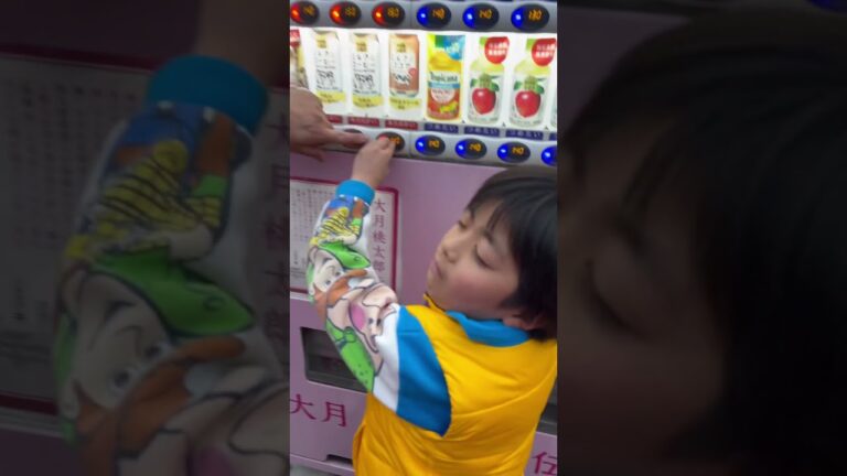 目を閉じて欲しいジュースをゲットせよ！　まりちゃんいずちゃんチャンネル　#shorts