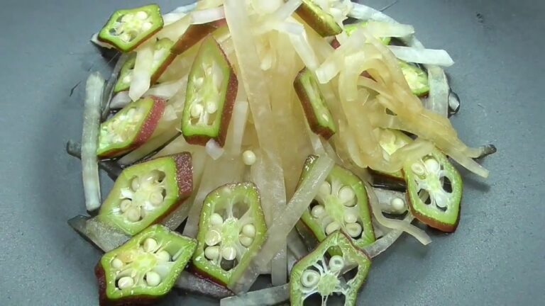 赤オクラと大根のサラダ