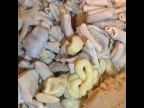 豚モツを土鍋に投入、そして味付け。