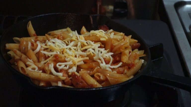 【おうちキャンプ飯】トマトソースペンネにチーズ！
