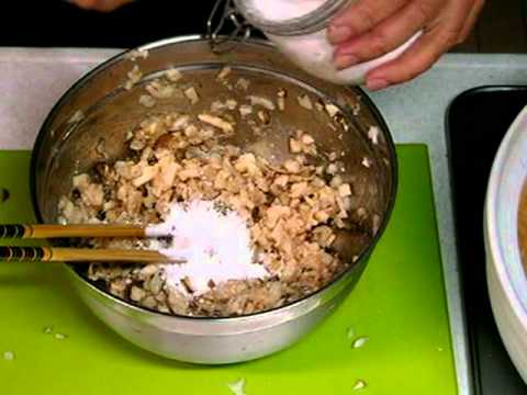 あけみママの簡単レシピ　鶏肉だんご　（１／２）