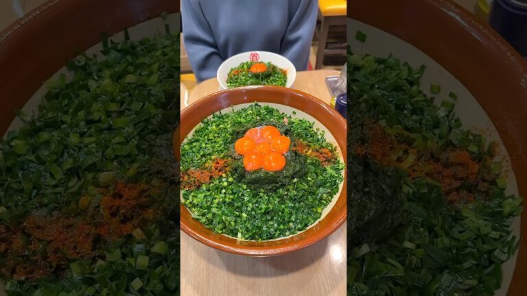 総重量4キロ超えの巨大ニラそば！和牛油を全体にかけ流す背徳的な一杯【百年本舗：秋葉原】