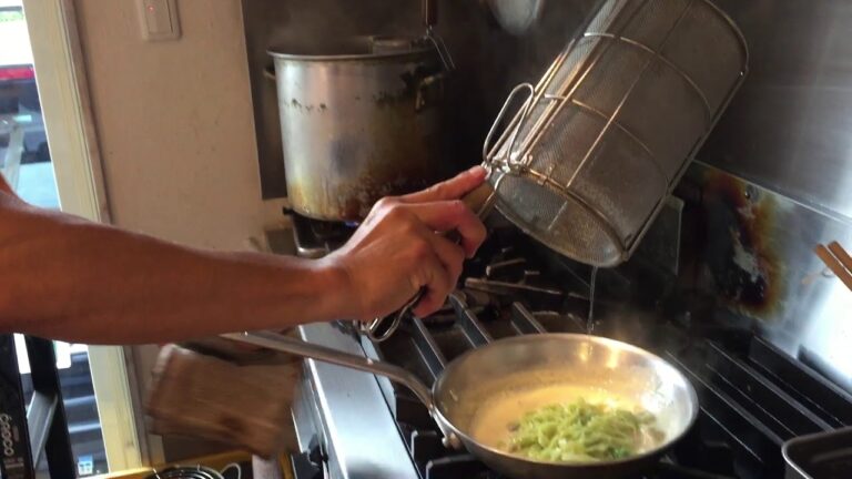 20180523ほうれん草を練りこんだパスタでホワイトコーンクリームソース