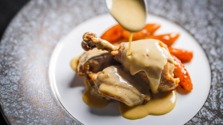 【鶏肉が生まれ変わる】クリスマスチキンが何倍も美味しくなる感動のソース