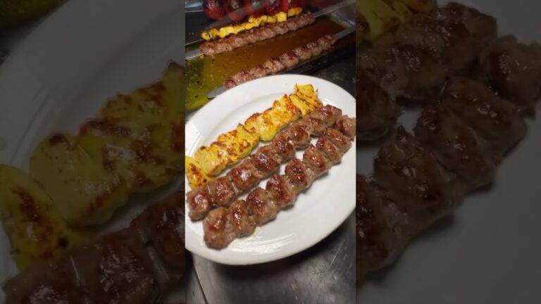 What a variety of colorful and delicious food trays!🤤🤤