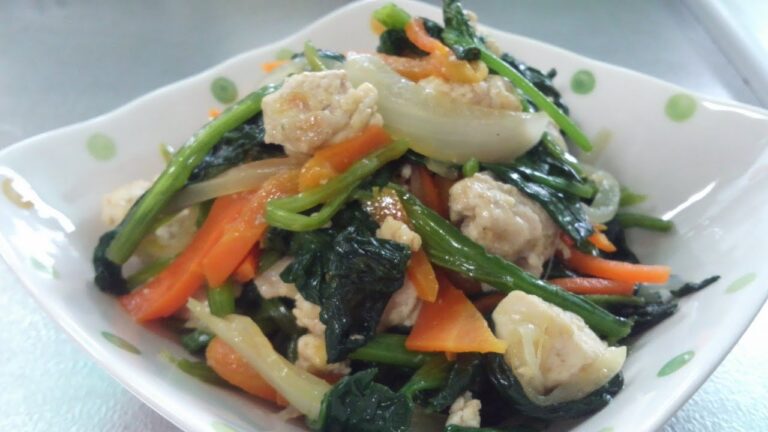 ほうれん草と余り具材の簡単炒め