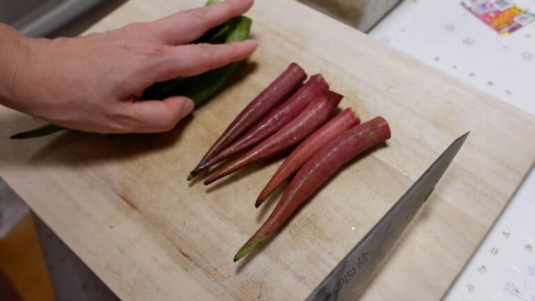 赤いオクラを茹でてみたら・・・。