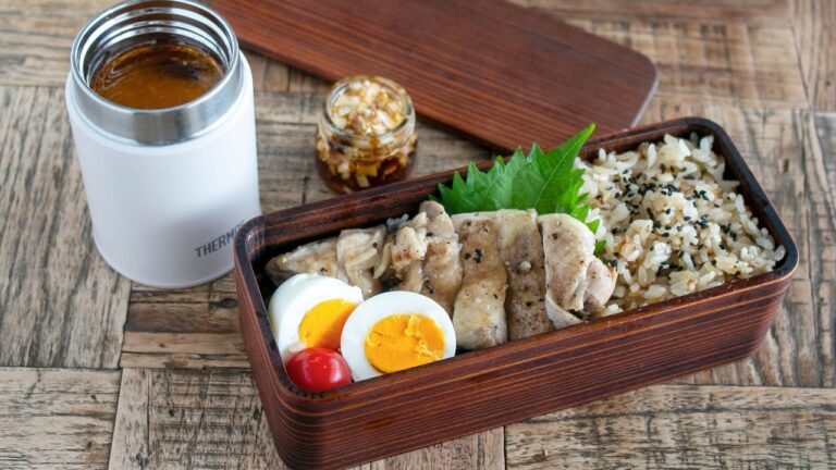 【節約弁当】炊飯器で一発！しっとりジューシーな和風チキンライスとレンチン酸辣湯弁当bento＃984