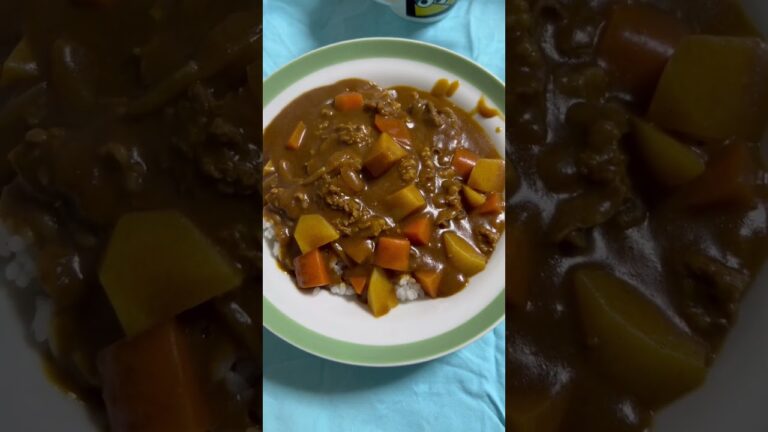 今日も1日お疲れさまでした！ジャワカレー中辛でカレーライス作りました😊