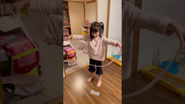 【目薬で伸び〜るスライム】を作ったよ🐝🌸✨。 #伸びるスライム #スライム