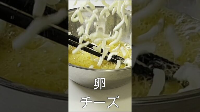【15秒クッキング】豚バラ肉とたっぷり野菜炒めをチーズ入りの卵で巻き巻きとんぺい焼き！おつまみにもおかずにも最適❤︎#shorts#おつまみ#簡単#チーズ#豚肉レシピ#卵#もやし #飯テロ