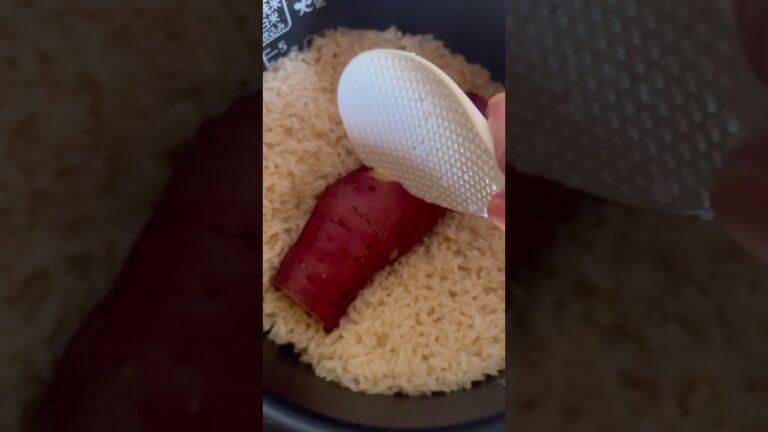丸ごと入れちゃって☝️【さつまいもの炊き込みご飯】#Shorts