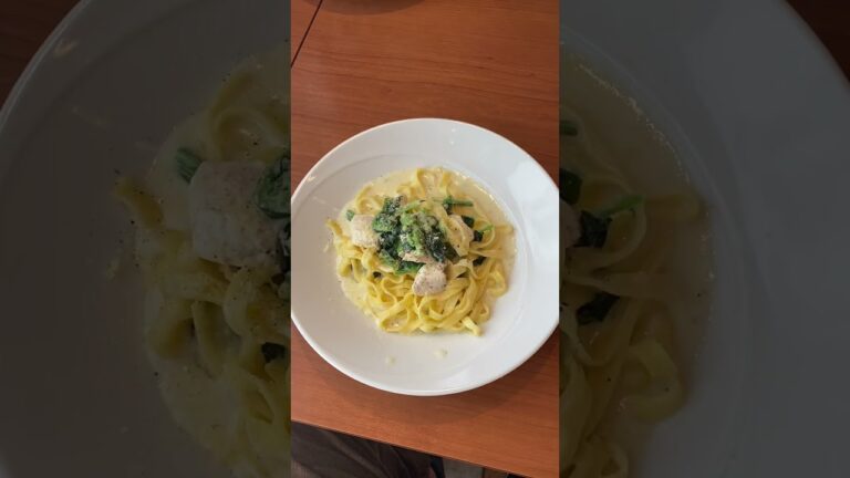 鶏肉とほうれん草のクリームパスタ