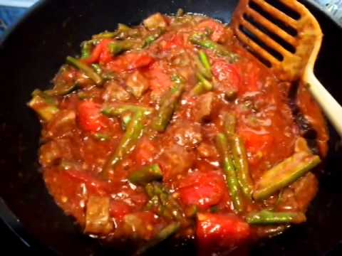 トマトとアスパラと牛肉のカレー煮込み