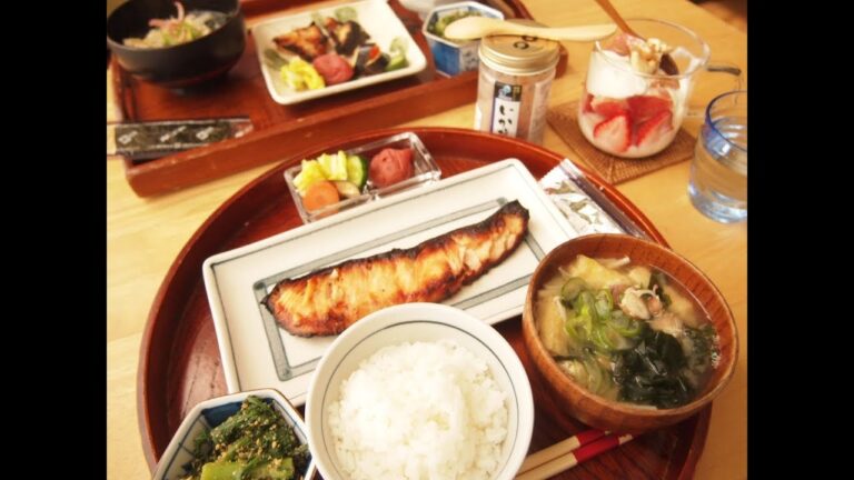 焼き鮭と春菊のごま和え