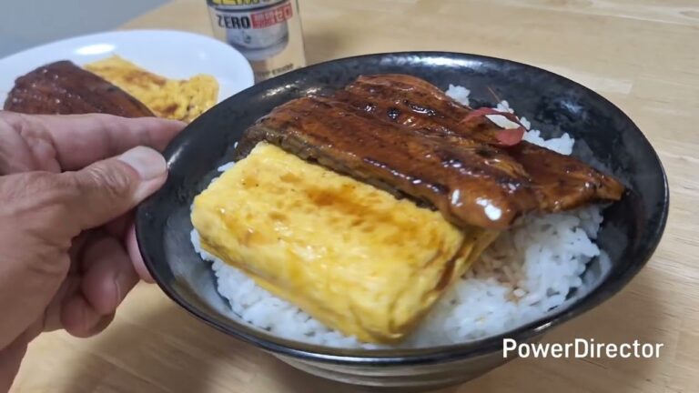 簡単男メシ「楽チンレンチン男のウナ玉丼」😀うなぎとだし巻き玉子をチンしてご飯に乗せるだけ🍚　#鰻　#うなぎ　#ウナ玉　#だし巻き玉子　#蒲焼き　#ウナ玉丼　#ウナ丼　#簡単レシピ　#レンチン　#即席