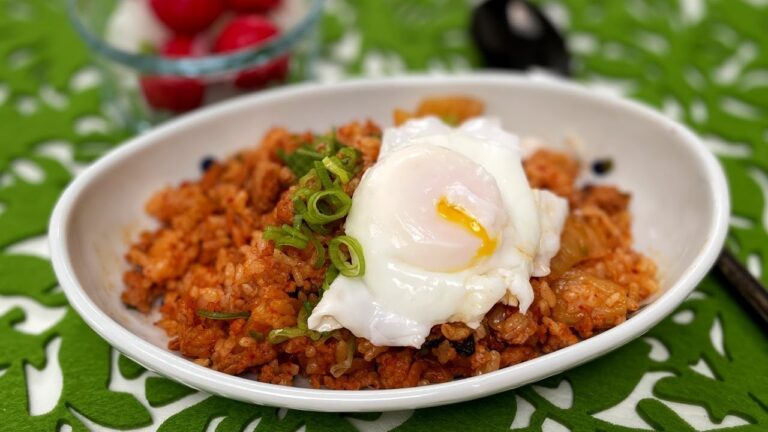 【豚キムチ炊き込みご飯レシピ】炊飯器で作るキムチごはん｜ひと手間加えるだけでコク旨に変身