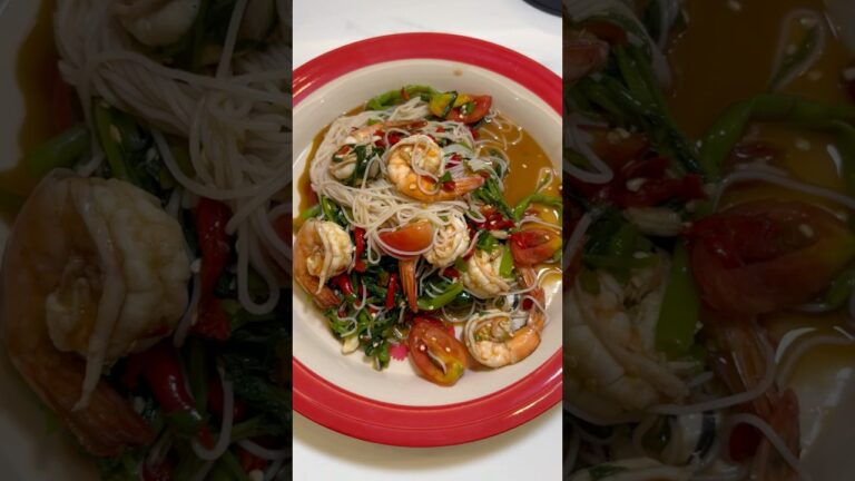 🔥 Thai Glass Noodle Salad with Shrimp – A Flavor Explosion! #shorts #ThaiFood #YumWoonSen