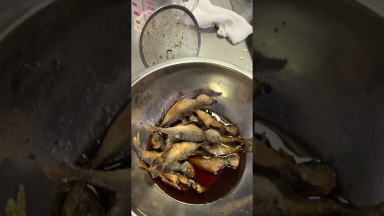 豆アジの南蛮漬け作りの一部