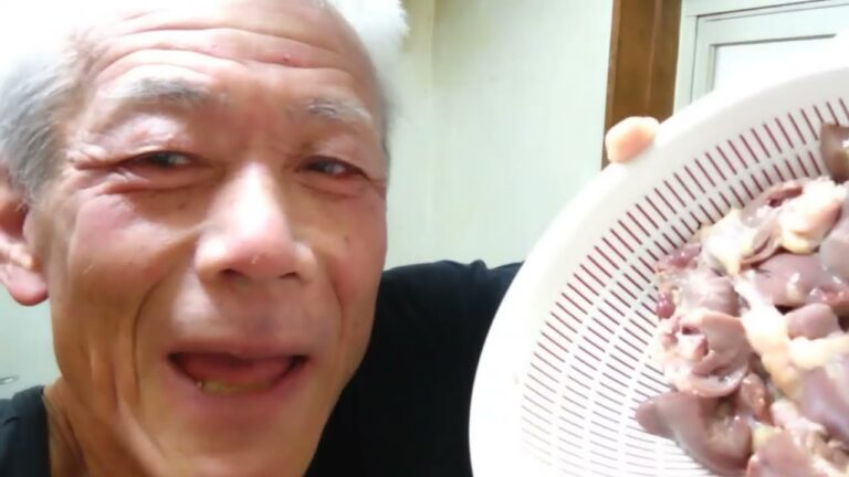 おいぼれ食堂、今回は鶏レバー心臓！！【貧血にはこれだ】！！『塩』って言ってますが・・・すみません。味の素っす