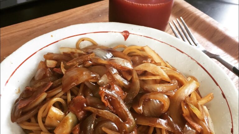 デミグラスソースのパスタ