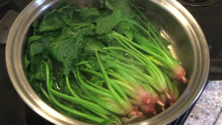 フライパンでほうれん草茹でました😏
