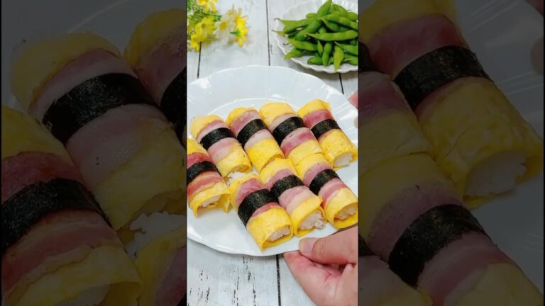 ベーコンと卵を焼いておにぎりをくるくるっと巻くので、卵焼き器だけで簡単に作れますよ！#簡単レシピ #cooking #レシピ #recipe