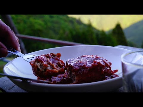 焚火で3人前の煮込みハンバーグをつくる