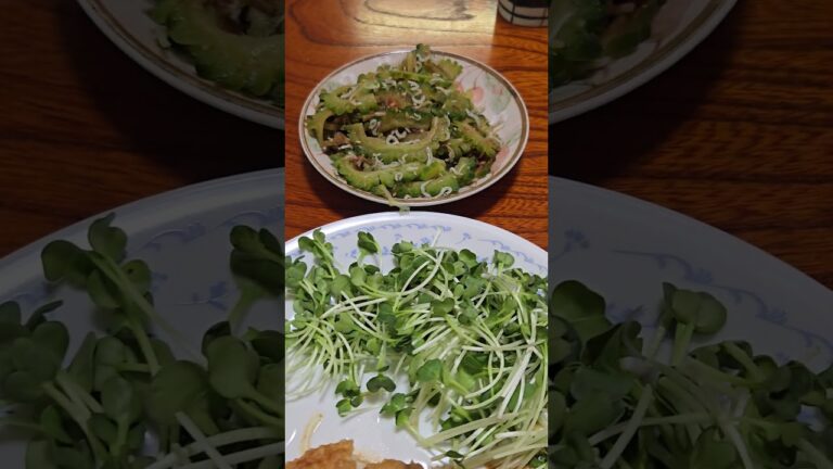 今日もお疲れ様でした😄｢メカジキの卸し竜田揚げ｣、｢茄子の炒め物｣、｢ゴーヤの和え物｣、メロンソーダサワーで乾杯🍻🍈😋