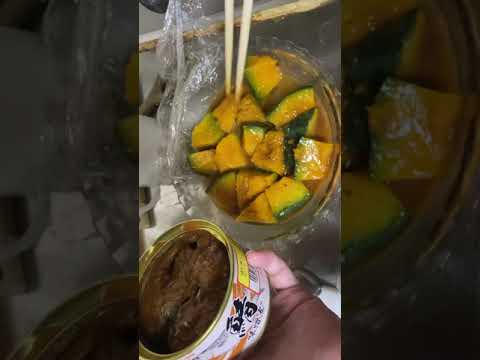カボチャの鯖缶の出汁いれる