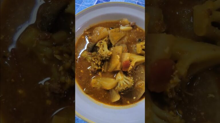 生姜が❀たっぷり:⁠)ぽかぽかりん　リメイク料理レバーの甘辛煮をカレーに🥄ブロッコリー🥦トマト🍅レバー生姜大根玉ねぎ🧅お豆腐❥いんげん豆かぼちゃ🎃ぐっだくさんでしょっあたためて、おいしくしてねっ　