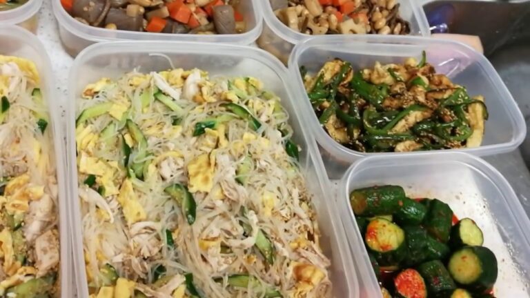作り置き惣菜その３…小松菜のひき肉炒め、ピーマンと油揚げの炒め物(#^.^#)