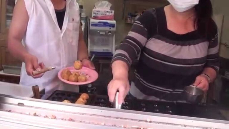 イギリス　マレーシアから食べに来るお店　世界のジャンクフード　たこ焼き　より道　日本一美味しい　偉人ママ　美人ママ　大阪市東淀川区北江口４丁目