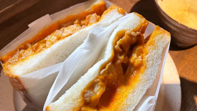 チキンとピリ辛チーズソースでつくるサンドイッチ【Chilli Chicken Sandwich】