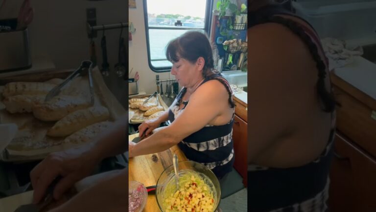 アボカドチキンサラダ – クリーミー、カリカリ、そしてフレッシュ！