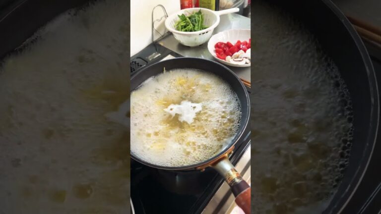 パスタにマッシュルームは意外に合う　#パスタ #昼飯 #マッシュルーム #きのこ
